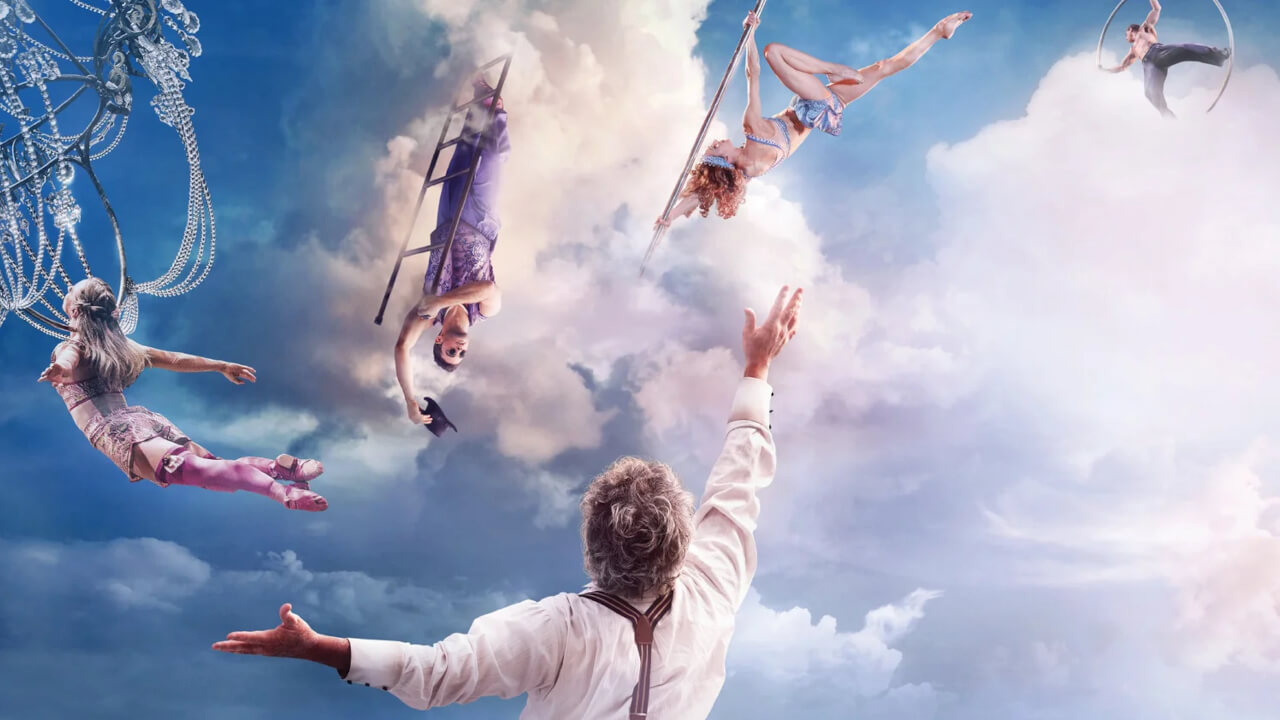 Cirque du Soleil Corteo Performance in den Wolken